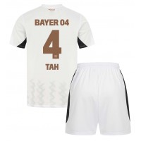 Camisa de Futebol Bayer Leverkusen Jonathan Tah #4 Equipamento Secundário Infantil 2024-25 Manga Curta (+ Calças curtas)